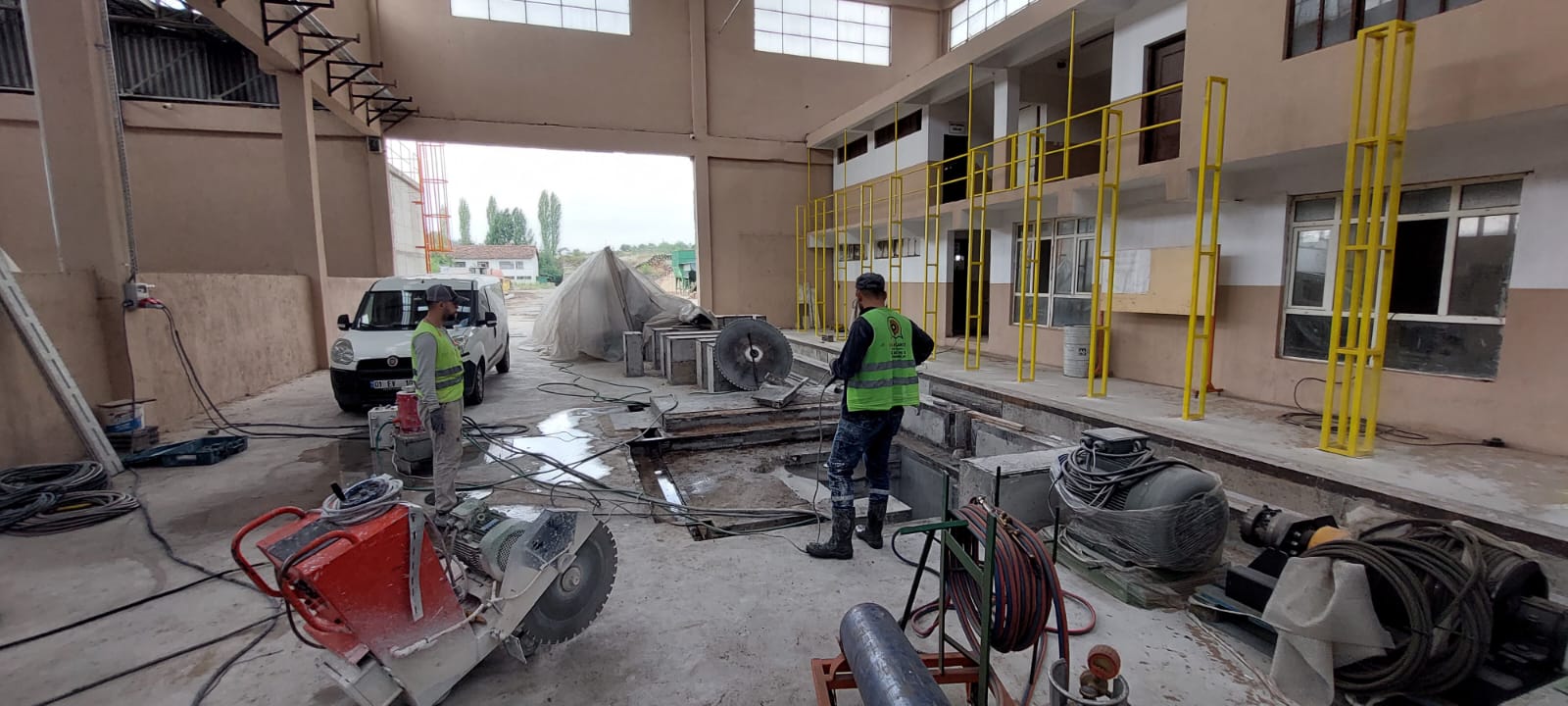 Yalova Karot ile Beton Delme: Hassas ve Güvenli Delik Açma Sanatı