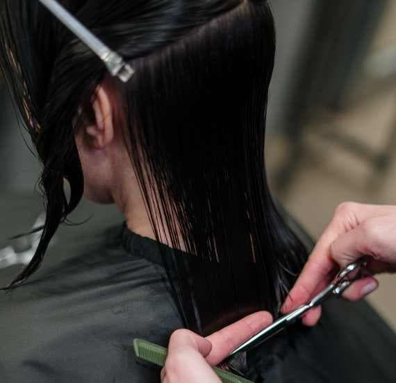 Stilinizi Keşfedin: Uzman Ellerde Trendleri Yakalayın Salon Fotoğrafı